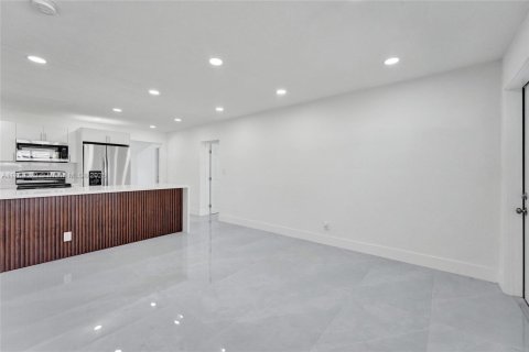 House in Miramar, Florida 4 bedrooms, 118.26 sq.m. № 1737997 - photo 19