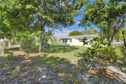 House in Miramar, Florida 4 bedrooms, 118.26 sq.m. № 1737997 - photo 12
