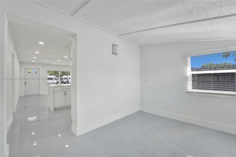 House in Miramar, Florida 4 bedrooms, 118.26 sq.m. № 1737997 - photo 28