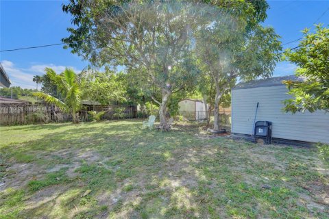 House in Miramar, Florida 4 bedrooms, 118.26 sq.m. № 1737997 - photo 16