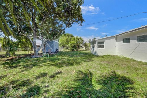 House in Miramar, Florida 4 bedrooms, 118.26 sq.m. № 1737997 - photo 15