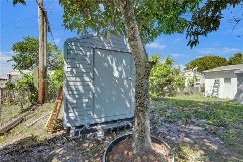 House in Miramar, Florida 4 bedrooms, 118.26 sq.m. № 1737997 - photo 11