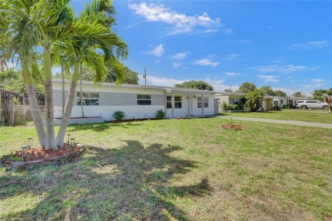 House in Miramar, Florida 4 bedrooms, 118.26 sq.m. № 1737997 - photo 9