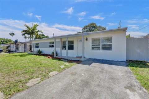 House in Miramar, Florida 4 bedrooms, 118.26 sq.m. № 1737997 - photo 7