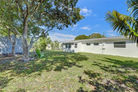 House in Miramar, Florida 4 bedrooms, 118.26 sq.m. № 1737997 - photo 13