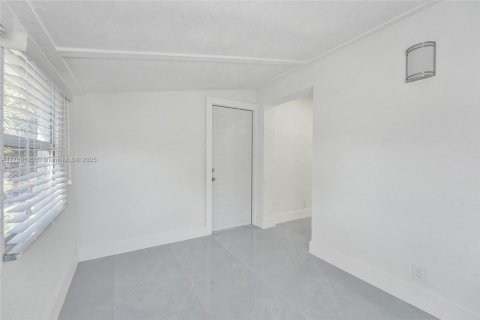 House in Miramar, Florida 4 bedrooms, 118.26 sq.m. № 1737997 - photo 29