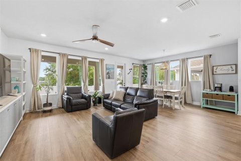 House in Tarpon Springs, Florida 4 bedrooms, 225.57 sq.m. № 2136424 - photo 5