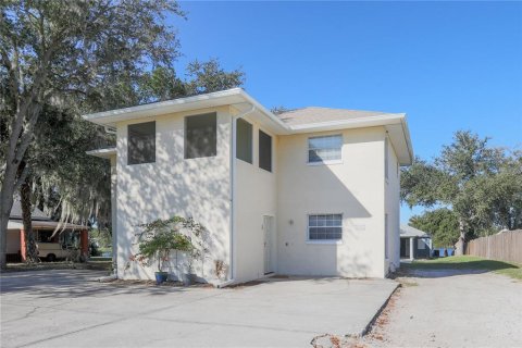 Commercial property in Umatilla, Florida 4 bedrooms, 200.67 sq.m. № 2205843