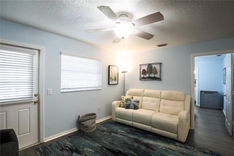 Commercial property in Umatilla, Florida 4 bedrooms, 200.67 sq.m. № 2205843 - photo 28