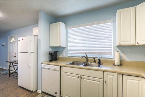 Commercial property in Umatilla, Florida 4 bedrooms, 200.67 sq.m. № 2205843 - photo 24