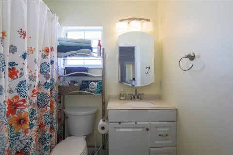 Commercial property in Umatilla, Florida 4 bedrooms, 200.67 sq.m. № 2205843 - photo 15