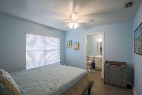 Commercial property in Umatilla, Florida 4 bedrooms, 200.67 sq.m. № 2205843 - photo 29