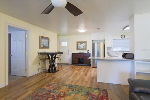 Commercial property in Umatilla, Florida 4 bedrooms, 200.67 sq.m. № 2205843 - photo 12