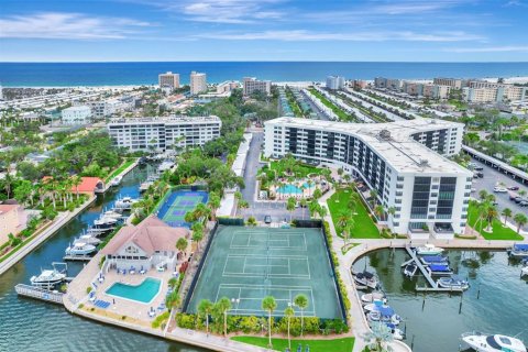 Condo in Sarasota, Florida, 1 bedroom  № 1870555 - photo 2