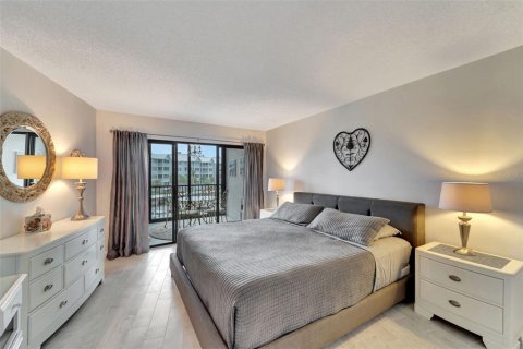 Condo in Sarasota, Florida, 1 bedroom  № 1870555 - photo 21