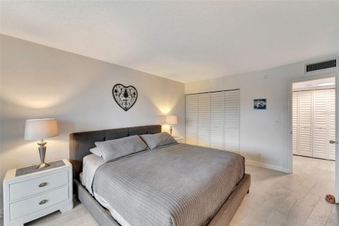 Condo in Sarasota, Florida, 1 bedroom  № 1870555 - photo 22