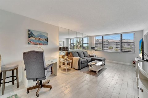 Condo in Sarasota, Florida, 1 bedroom  № 1870555 - photo 15
