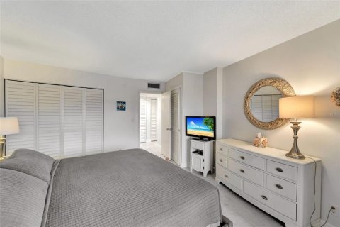 Condo in Sarasota, Florida, 1 bedroom  № 1870555 - photo 24