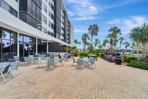 Condo in Sarasota, Florida, 1 bedroom  № 1870555 - photo 8