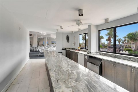 Condo in Sarasota, Florida, 1 bedroom  № 1870555 - photo 11