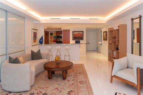 Condo in Miami, Florida, 1 bedroom  № 1995889 - photo 5