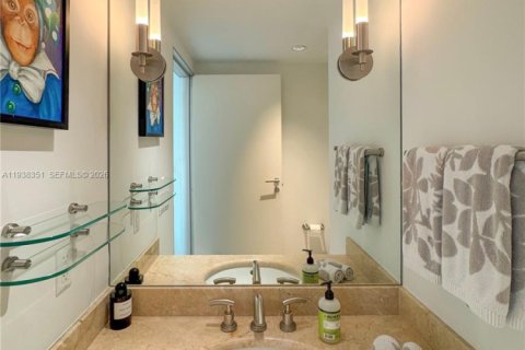 Condo in Miami, Florida, 1 bedroom  № 1995889 - photo 8