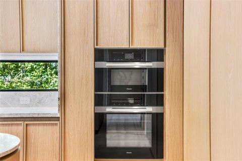 Casa en venta en Miami, Florida, 4 dormitorios, 309.18 m2 № 2189497 - foto 3