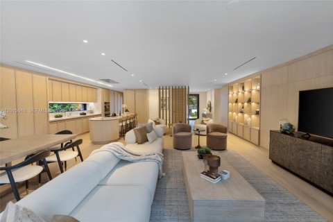 Casa en venta en Miami, Florida, 4 dormitorios, 309.18 m2 № 2189497 - foto 13