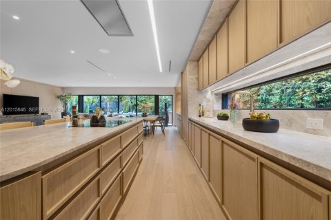 Casa en venta en Miami, Florida, 4 dormitorios, 309.18 m2 № 2189497 - foto 30