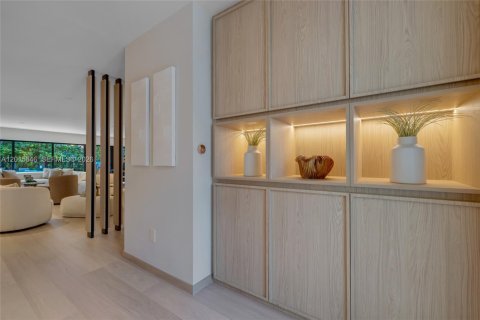 Casa en venta en Miami, Florida, 4 dormitorios, 309.18 m2 № 2189497 - foto 16