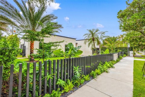 Casa en venta en Miami, Florida, 4 dormitorios, 309.18 m2 № 2189497 - foto 5