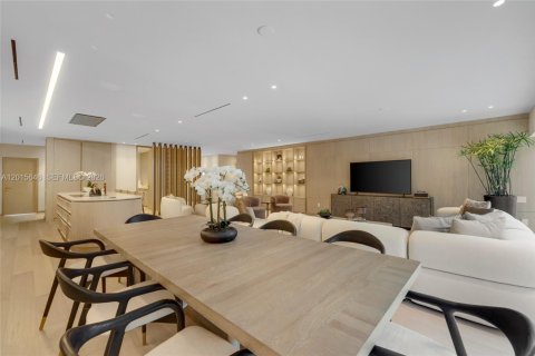 Casa en venta en Miami, Florida, 4 dormitorios, 309.18 m2 № 2189497 - foto 24