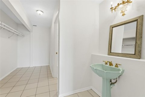 Condo in Bradenton, Florida, 2 bedrooms № 2151752 - photo 9
