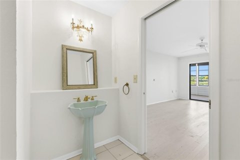 Condo in Bradenton, Florida, 2 bedrooms № 2151752 - photo 10