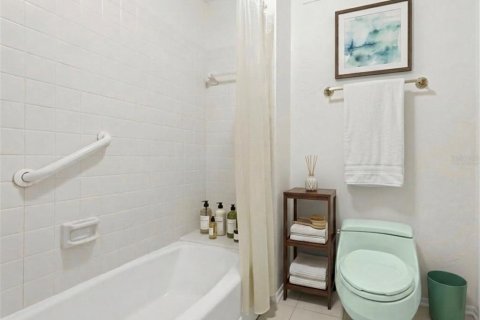 Condo in Bradenton, Florida, 2 bedrooms № 2151752 - photo 8