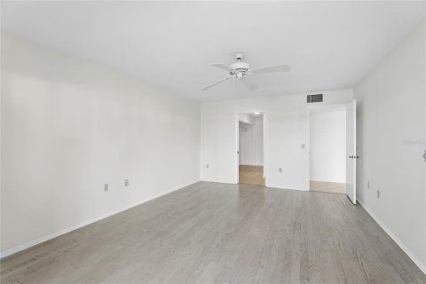 Condo in Bradenton, Florida, 2 bedrooms № 2151752 - photo 7