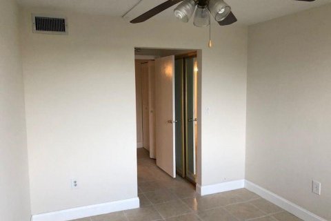Condo in Plantation, Florida, 2 bedrooms  № 2187985 - photo 3