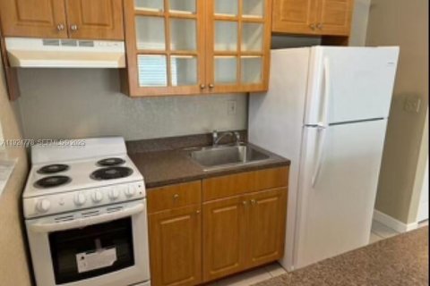 Condominio en alquiler en Palmetto Bay, Florida, 1 dormitorio, 49.52 m2 № 1983842 - foto 10