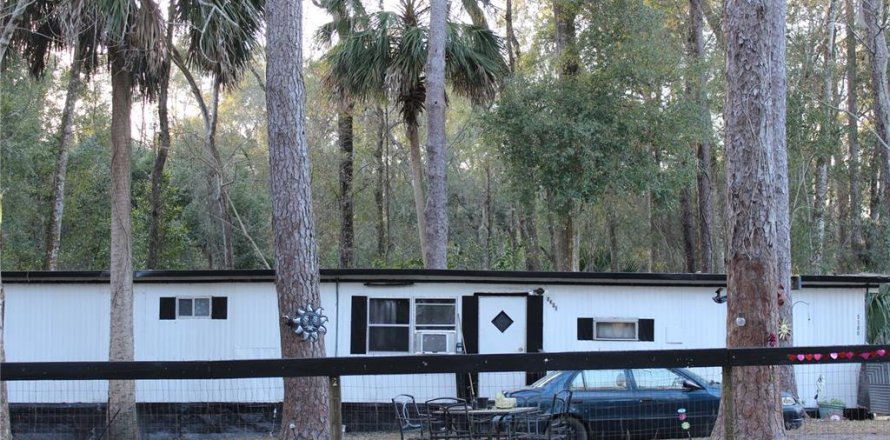 Commercial property in Ocala, Florida 10 bedrooms, 275.55 sq.m. № 2137615