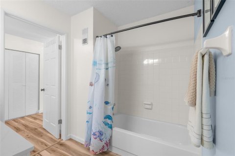 Condo in Saint Petersburg, Florida, 2 bedrooms № 2148118 - photo 27