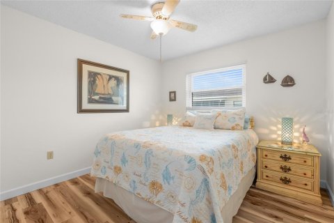 Condo in Saint Petersburg, Florida, 2 bedrooms № 2148118 - photo 24