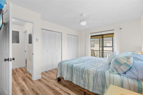 Condo in Saint Petersburg, Florida, 2 bedrooms № 2148118 - photo 20