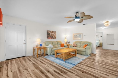 Condo in Saint Petersburg, Florida, 2 bedrooms № 2148118 - photo 7