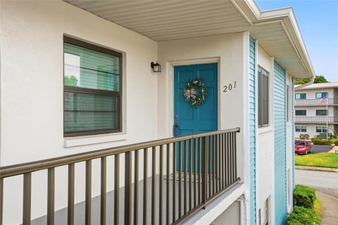 Condo in Saint Petersburg, Florida, 2 bedrooms № 2148118 - photo 5
