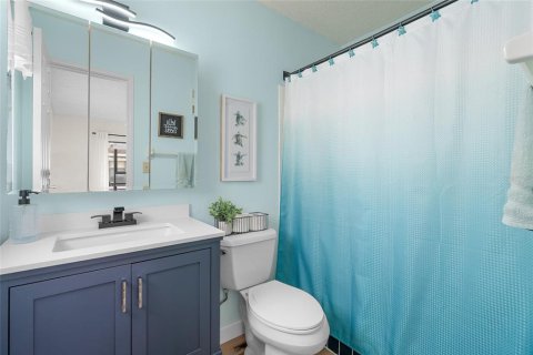 Condo in Saint Petersburg, Florida, 2 bedrooms № 2148118 - photo 23