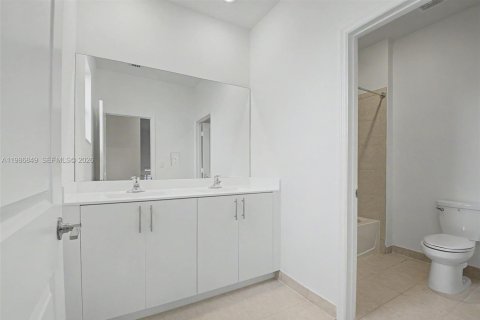 House in Homestead, Florida 3 bedrooms, 291.62 sq.m. № 2044976 - photo 23