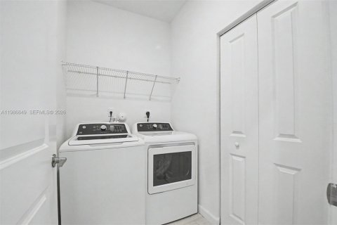 House in Homestead, Florida 3 bedrooms, 291.62 sq.m. № 2044976 - photo 17