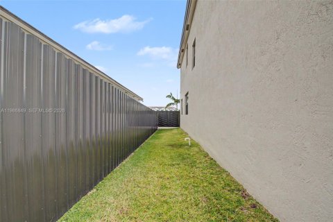 House in Homestead, Florida 3 bedrooms, 291.62 sq.m. № 2044976 - photo 13