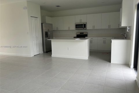 Casa en alquiler en Homestead, Florida, 3 dormitorios, 291.62 m2 № 2044976 - foto 8