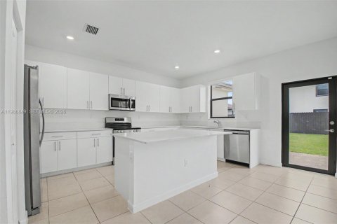 House in Homestead, Florida 3 bedrooms, 291.62 sq.m. № 2044976 - photo 12